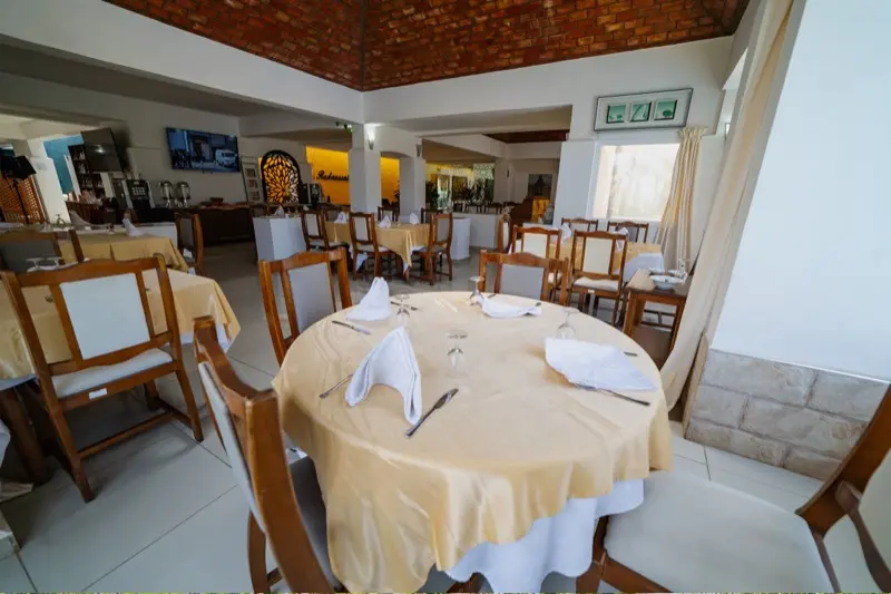 Salle du restaurant Mordjane sous plafond voûté en briques