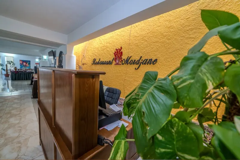 Enseigne du restaurant Mordjane à l'Hôtel Raïs