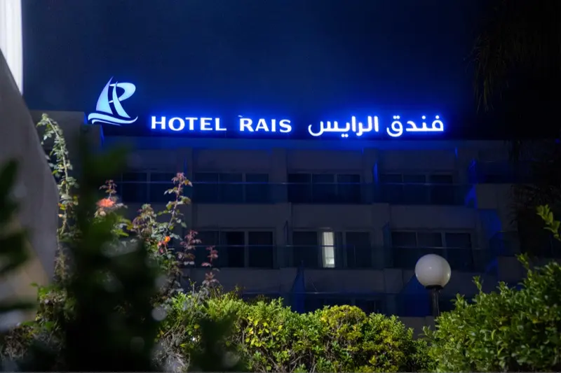 Enseigne lumineuse Hôtel Raïs de nuit